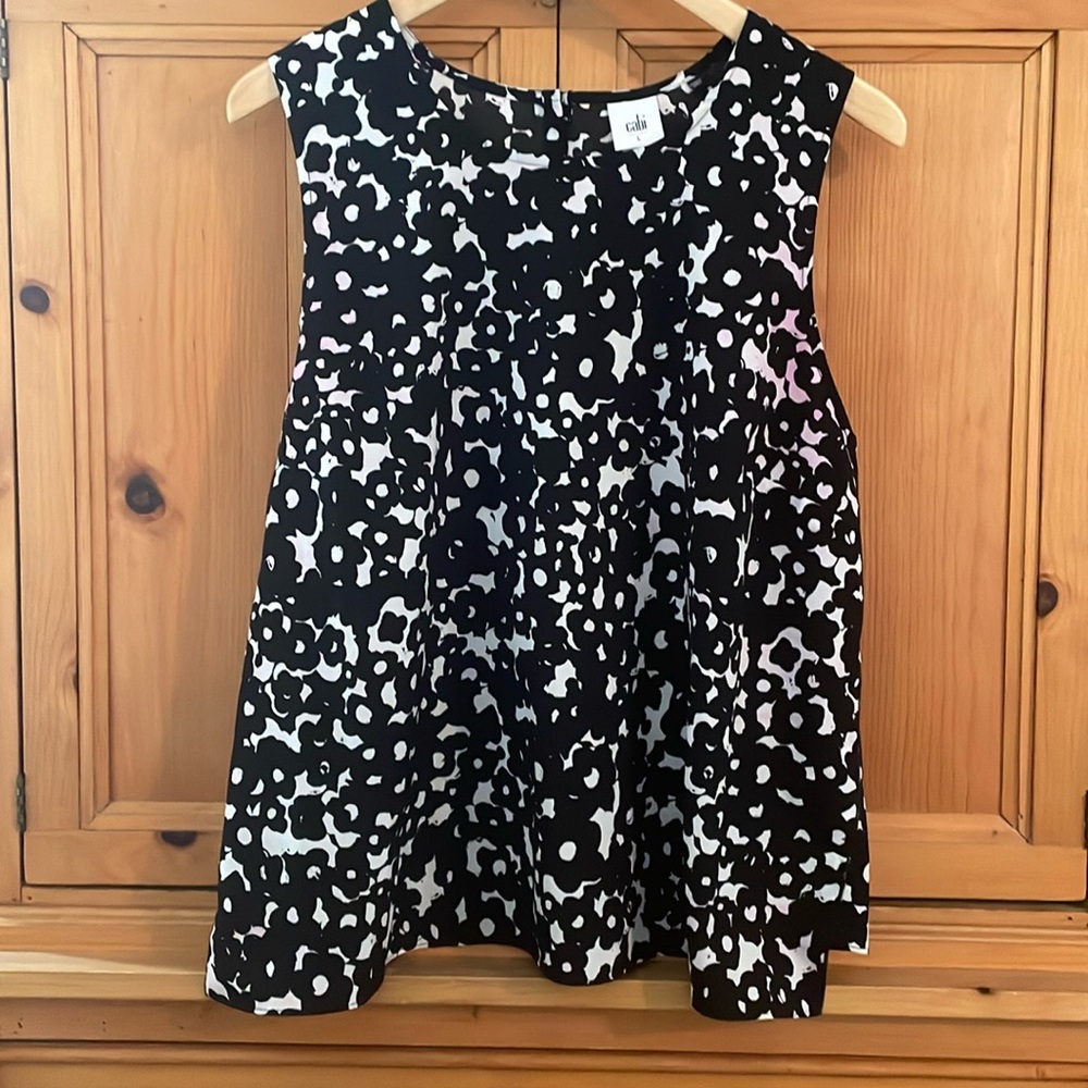 CAbi Dixon sleeveless blouse, size Large, black/white abstract floral,style 5353